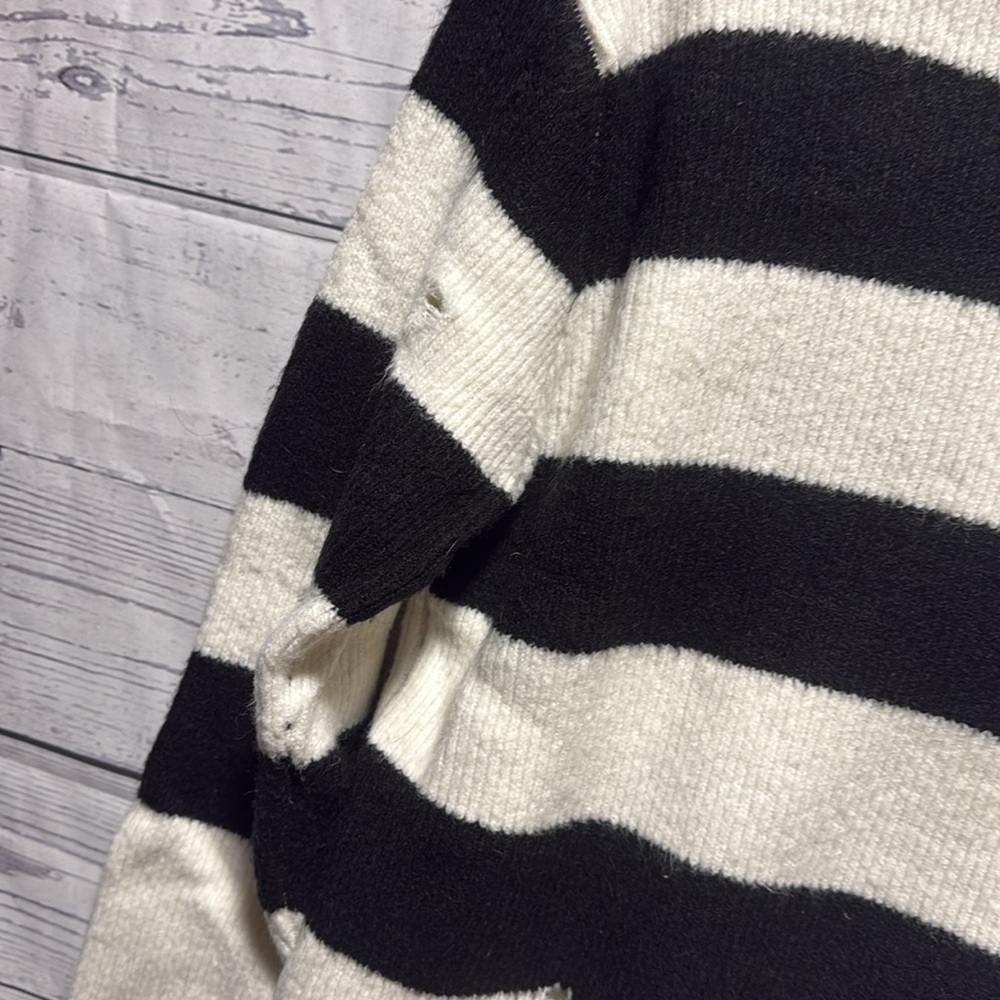 Sweater - Picture 4 of 5